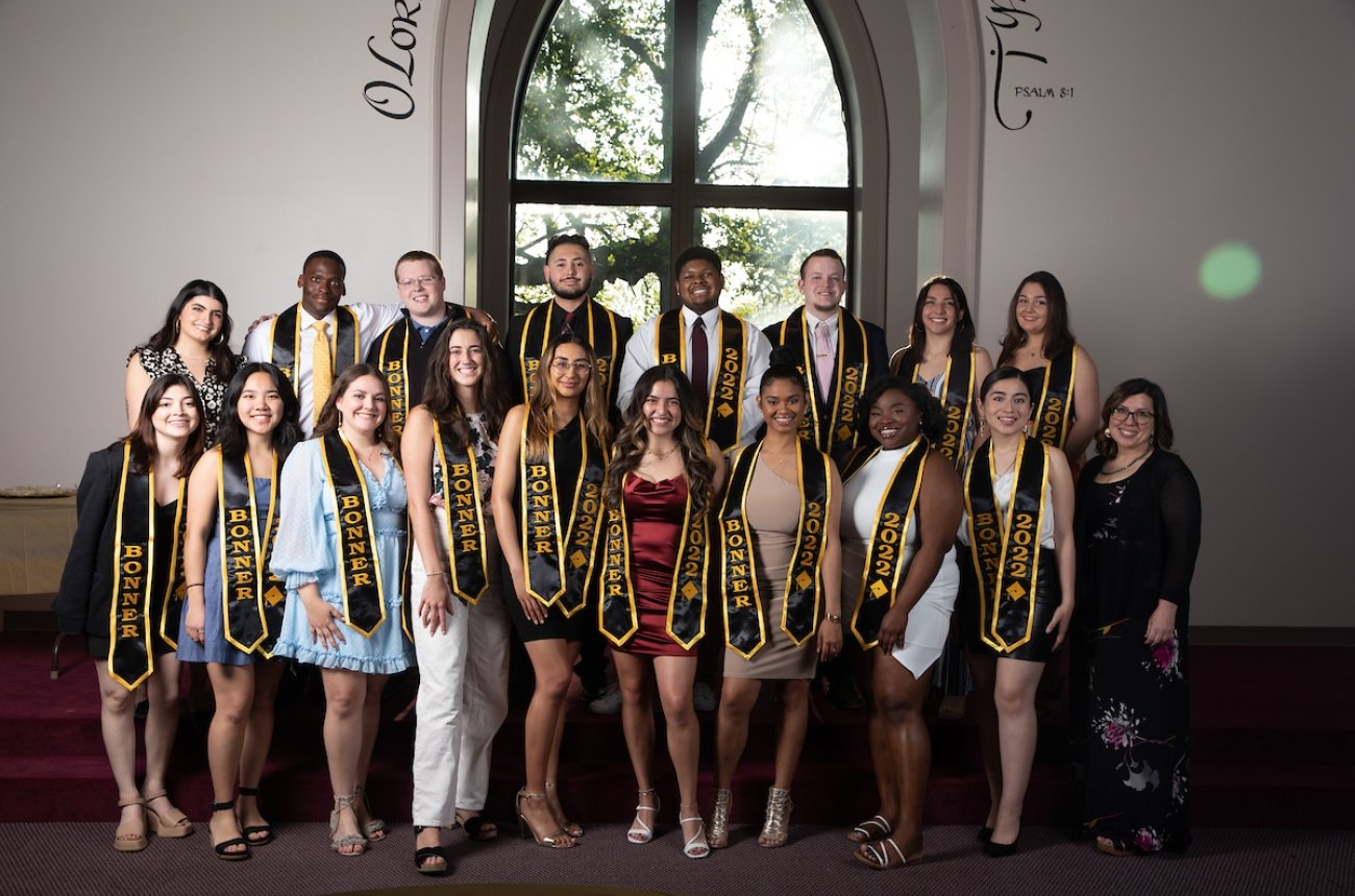 A large group of students wearing stoles that say "Bonner 2022"