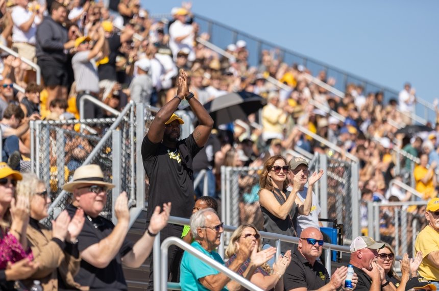 Fans cheer at homecoming
